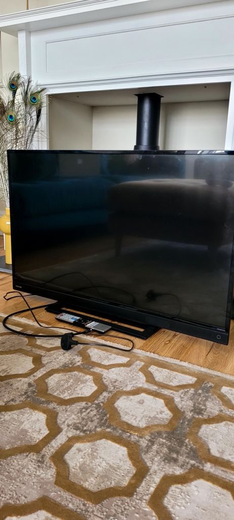 43 " Toshiba 4K LED HDR Smart TV + Remote - Only £ 100. Over 300 New