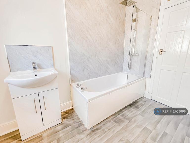 2 bedroom house in Fraser Street, Burnley, BB10 (2 bed) (#2703898)