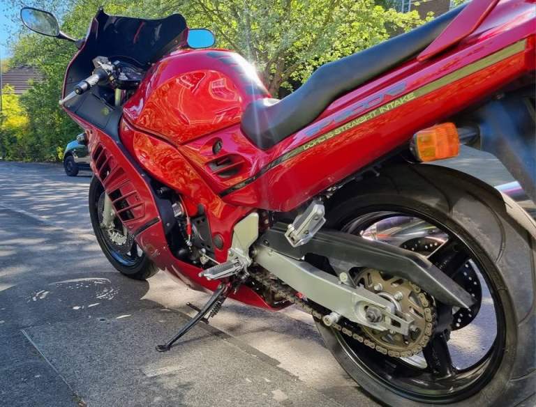 Suzuki RF900 Restored
