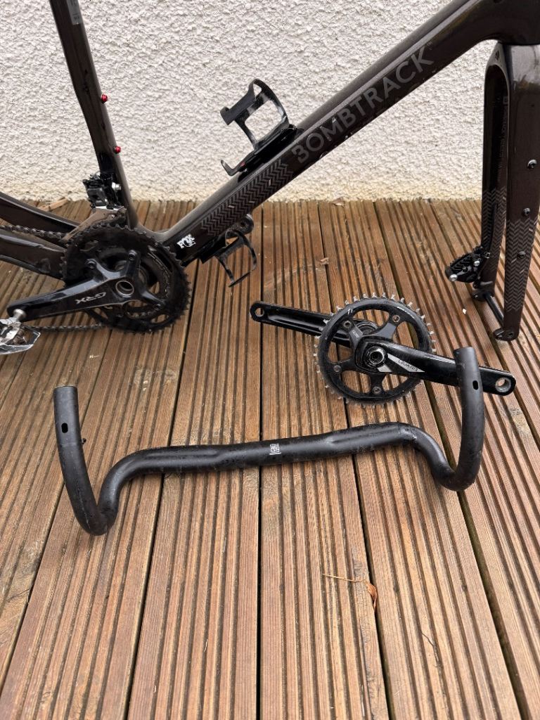 bombtrack hook ext  carbon  gravel bike