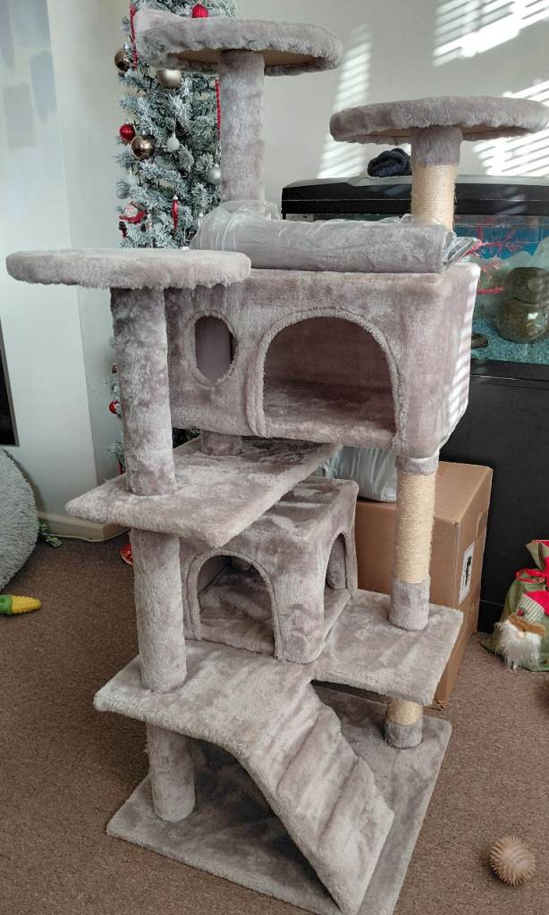 Large cat/kitten climbing tower