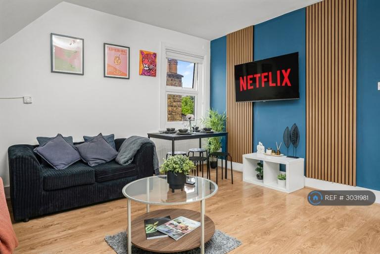 1 bedroom flat in Stonard Road, London, N13 (1 bed) (#3031981)