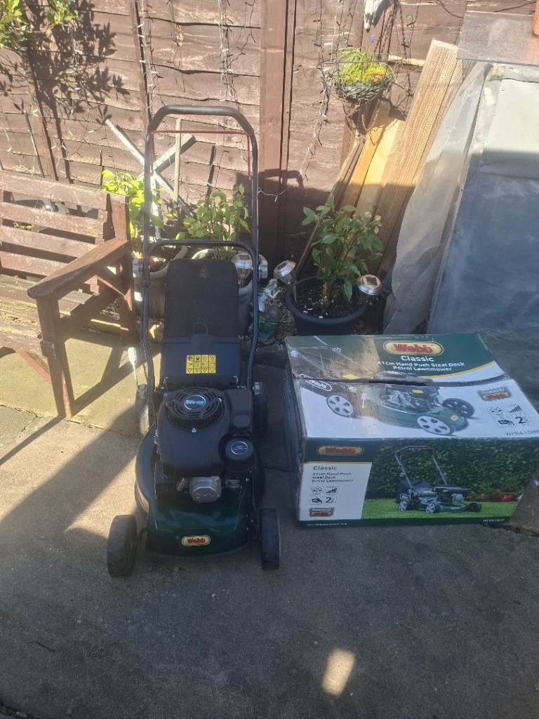 Webb WER41HP push petrol lawnmower 