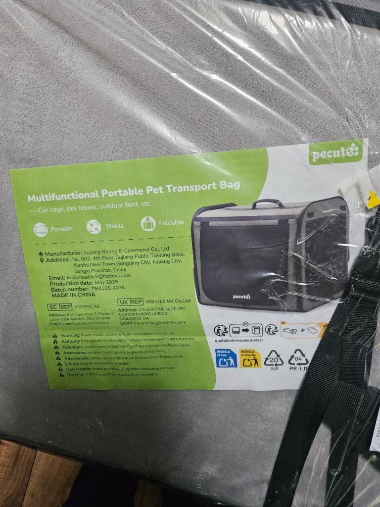 Brand new pet carrier 60cm wide x 45cm deep x 50cm tall 