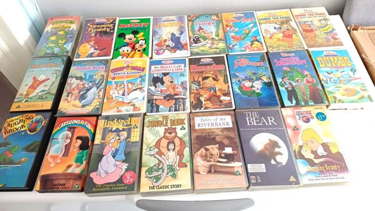 23 children's VHS videos - 14 are Disney - Northwood HA6