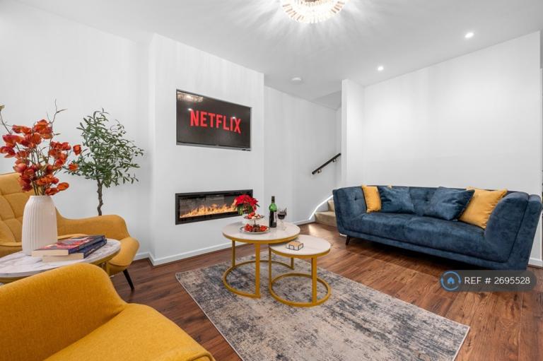 2 bedroom house in Alvanley Close, Sale, M33 (2 bed) (#2695528)