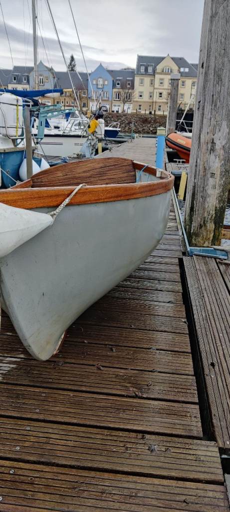 Punt, dinghy, tender, fibreglass. 