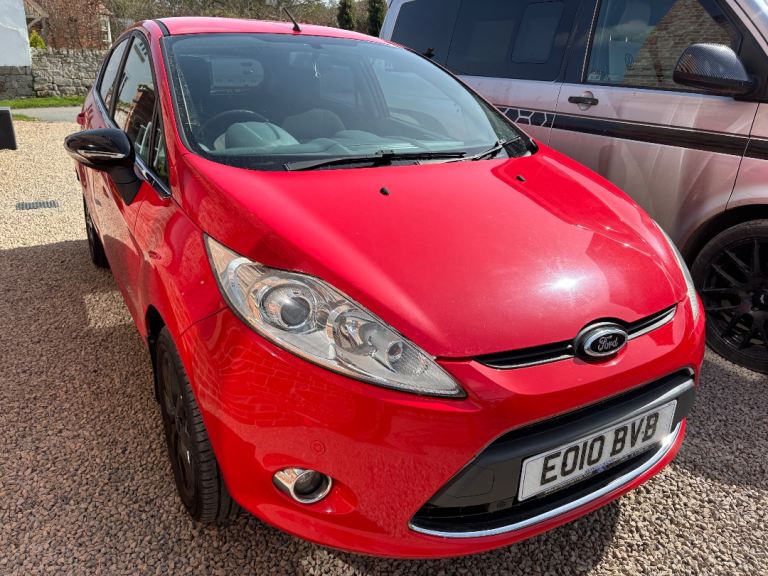 FORD FIESTA ZETEC 1.4 DIESEL 5 DOOR RED 12 MONTHS MOT CHEAP TAX £20 PER YEAR