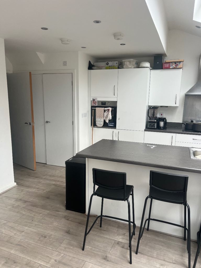 spacious double bedroom 