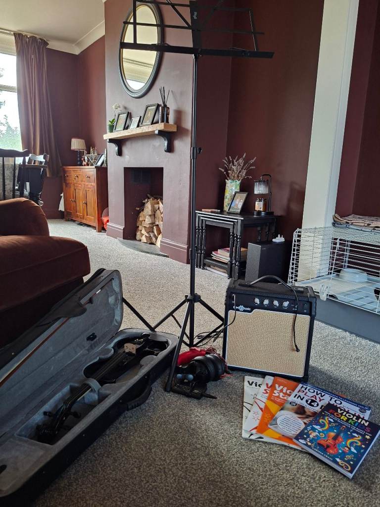 Electric Violin Outfit with Amp, Stand & Accessories – Good Condition