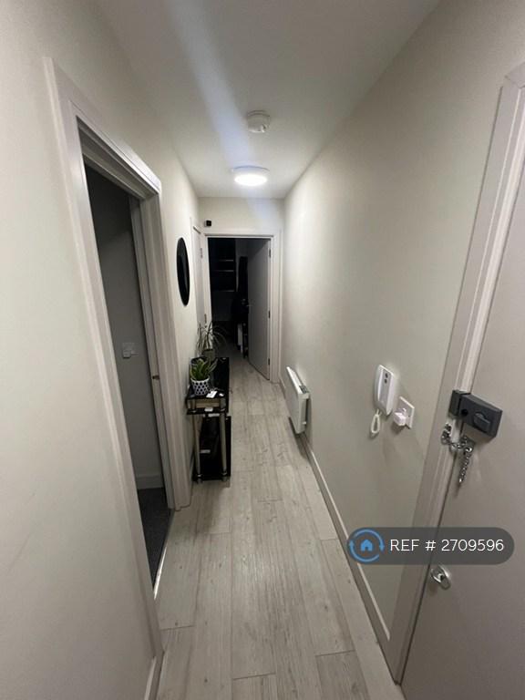 2 bedroom flat in Eltham High Street, London, SE9 (2 bed) (#2709596)