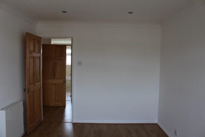 2 bed flat with parking central Honiton available immediately, £825pcm 