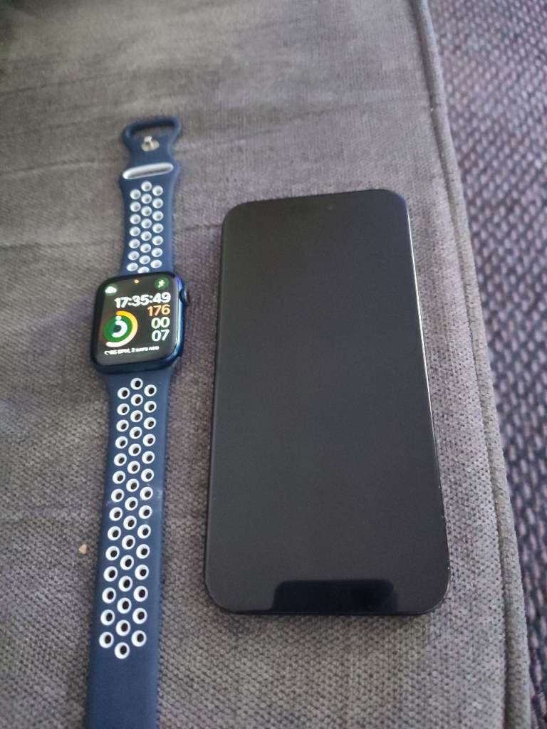 iPhone 15 pro max 512 gig and apple watch 44m