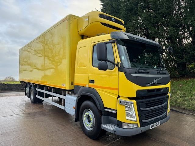 2019 69 Volvo FM 330 Euro 6 6x2 sleeper cab 29ft fridge box side door tail-lift