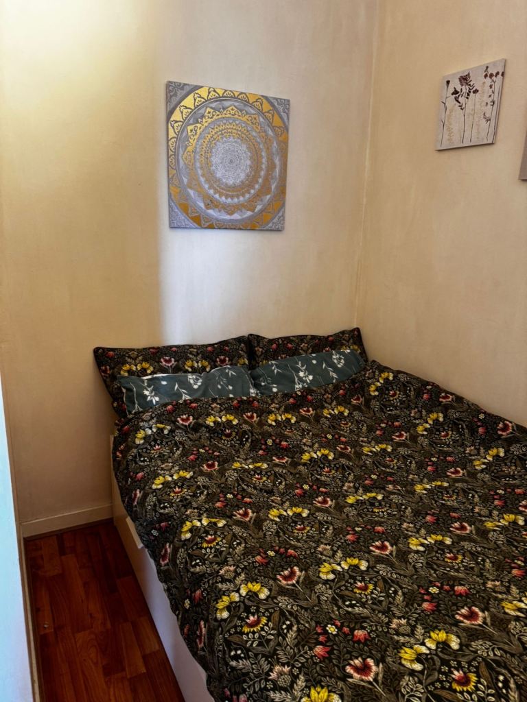 STUDIO FLAT WITH SEPARATE BEDROOM IN VERY QUIET BLOCK