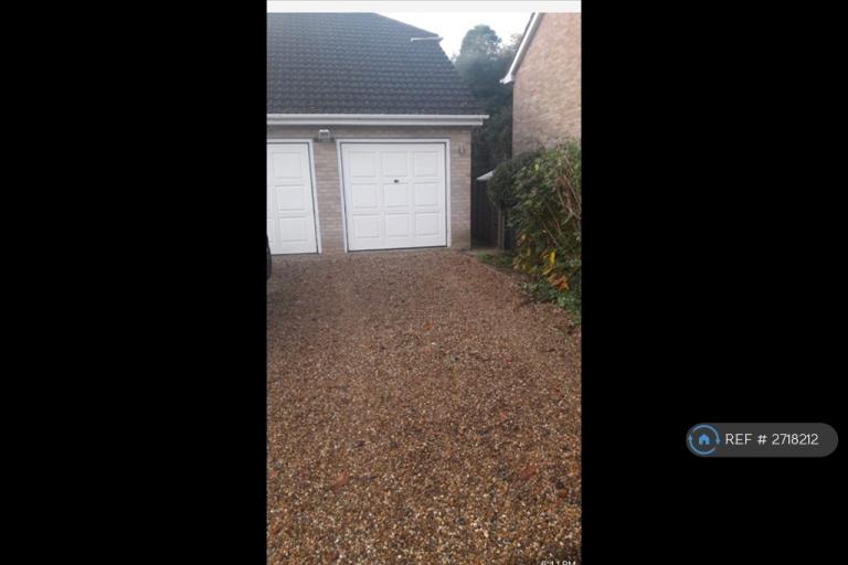 Studio flat in Spring Gardens, Camberley, GU15 (#2718212)