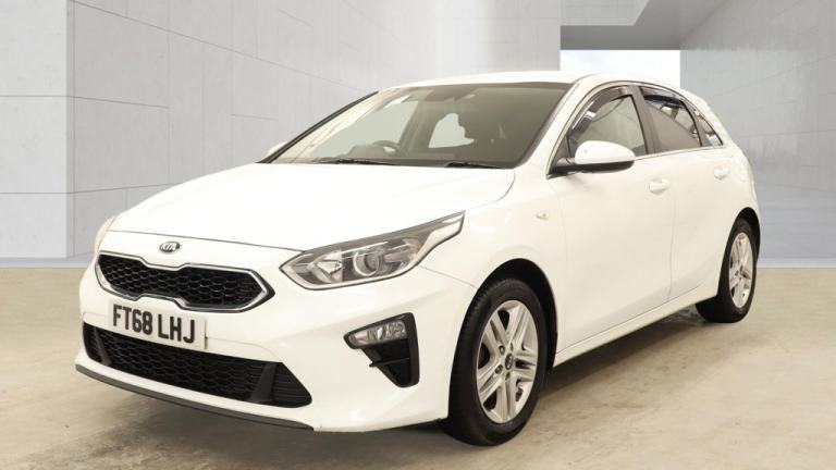 VERY LOW MILEAGE KIA CEED 1.6 CRDi ECO 2,WHITE,GREY INTERIOR,FSH