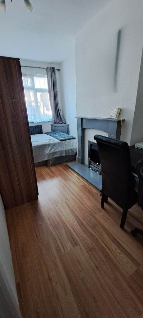 High-quality double room in Hayes is currently high demand due to its modern finish and quiet area 