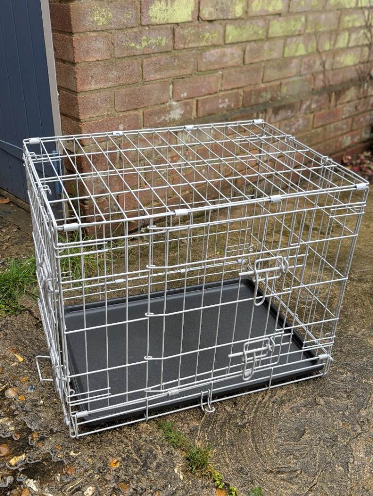 Nearly new dog cage/crate
