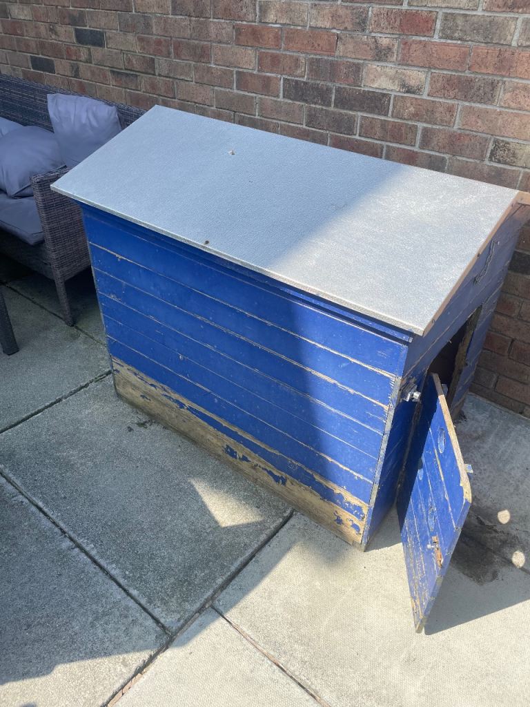 Dog kennel