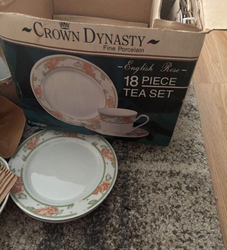 Crown Dynasty English Rose 18 Piece Tea Set – Fine Porcelain