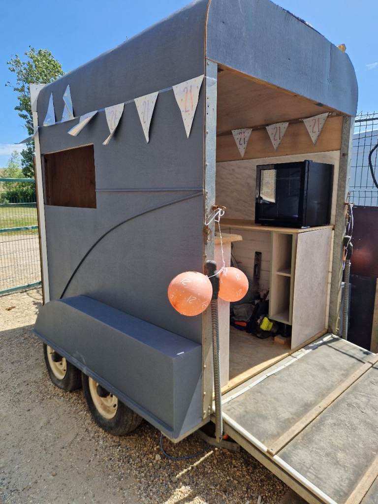 Horse trailer cocktail bar conversion 