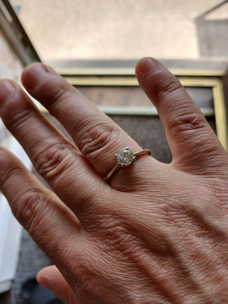 Sliver ring with moizenite 