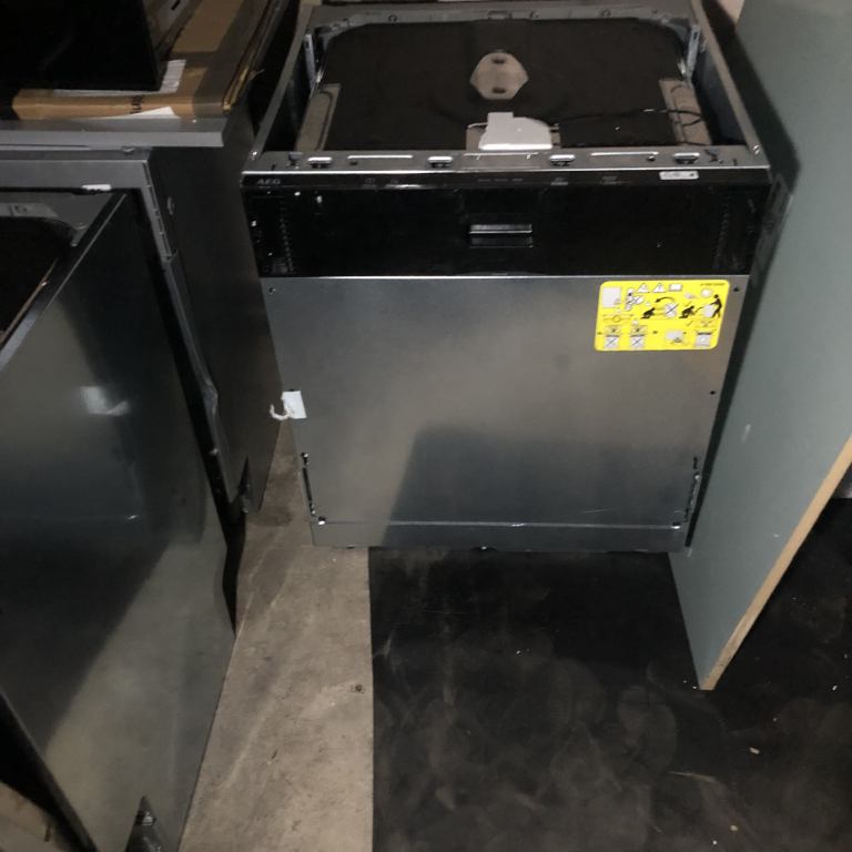 AEG Integrated Dishwasher Model FSB42607Z. RRP £529