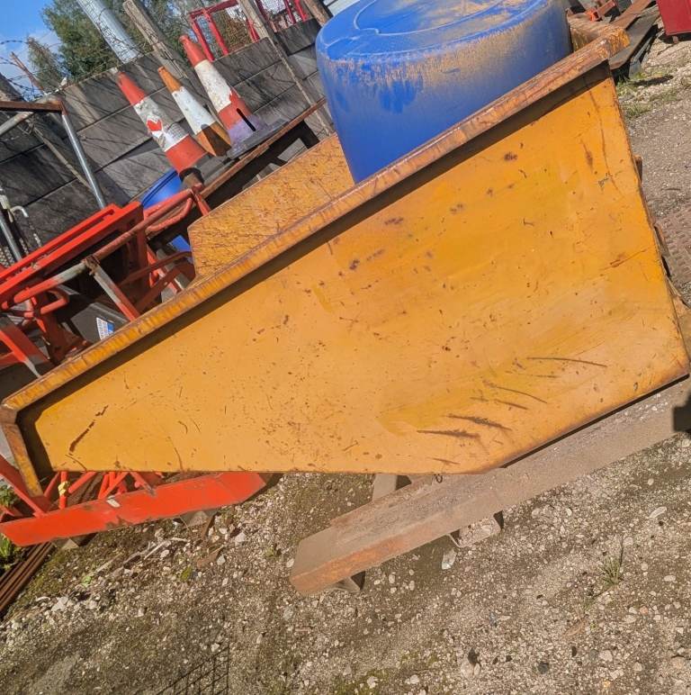 Tipping skip 