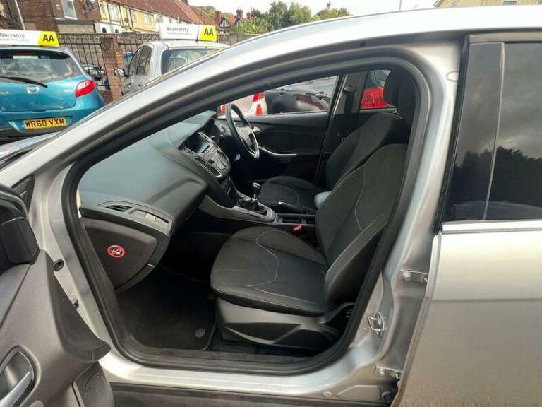 2016 Ford Focus 1.0T EcoBoost Zetec Euro 6 (s/s) 5dr HATCHBACK Petrol Manual