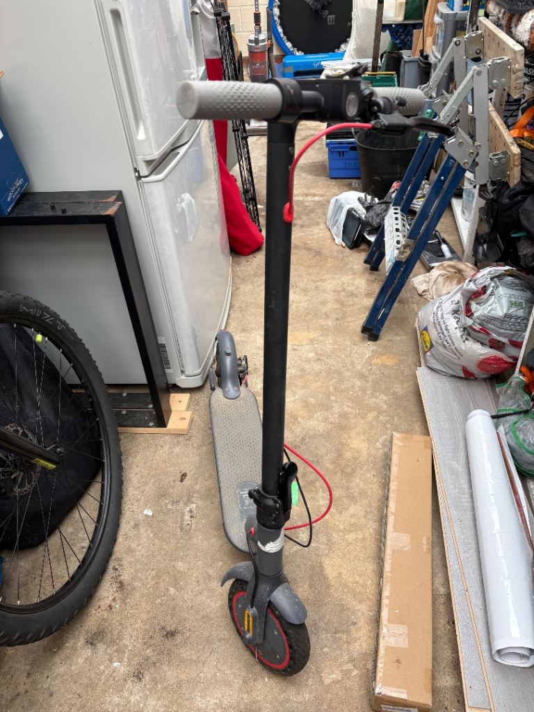 AOVOPRO Foldable Electric Scooter 350W 30km Adult Folding E-Scooter 10.5Ah