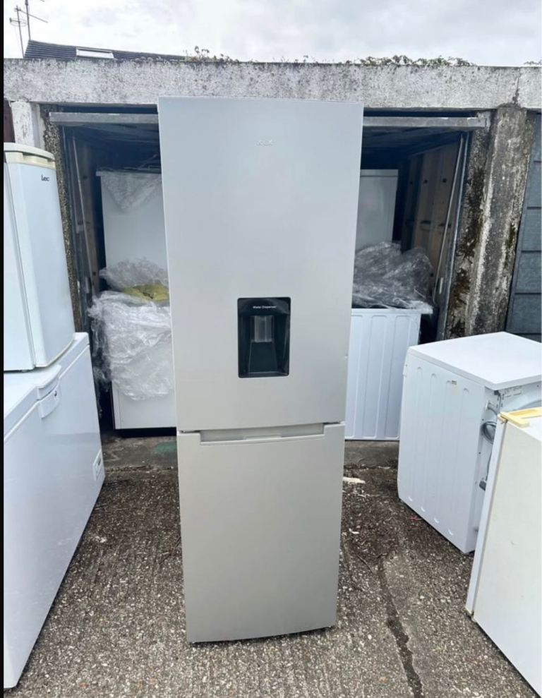 Logik fridge freezer with water dispenser. In excellent condition. With 12 months warranty. 