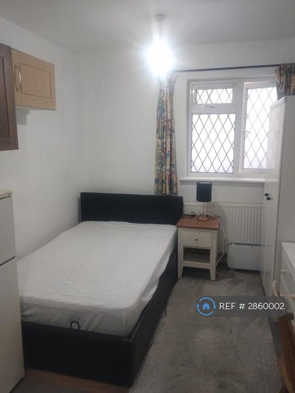 1 bedroom in Mays Lane, Barnet, EN5 (#2860002)