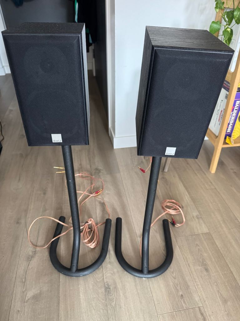 Dali Spektor 2 pair with stands