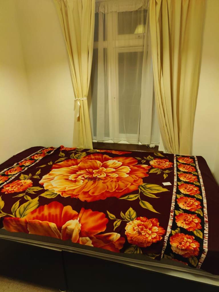 One Semi Double Bedroom To-let