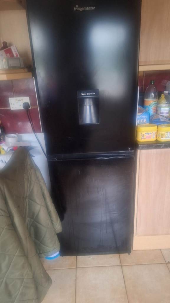 Whirlpool Black Fridge Freezer with Water Dispenser