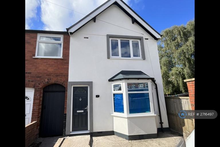 3 bedroom house in Holyrood Road, Manchester, M25 (3 bed) (#2716497)