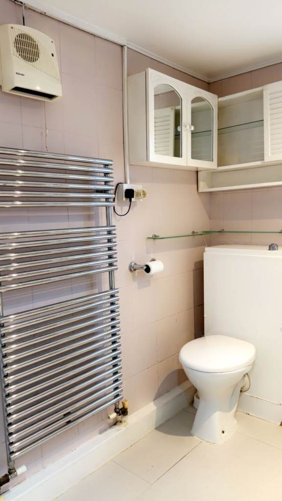 (Newly Refurbished) ..Four (4) BEDROOM House in Heart Of Walthamstow, E17 7JB..£3295pcm..AVAILABLE!