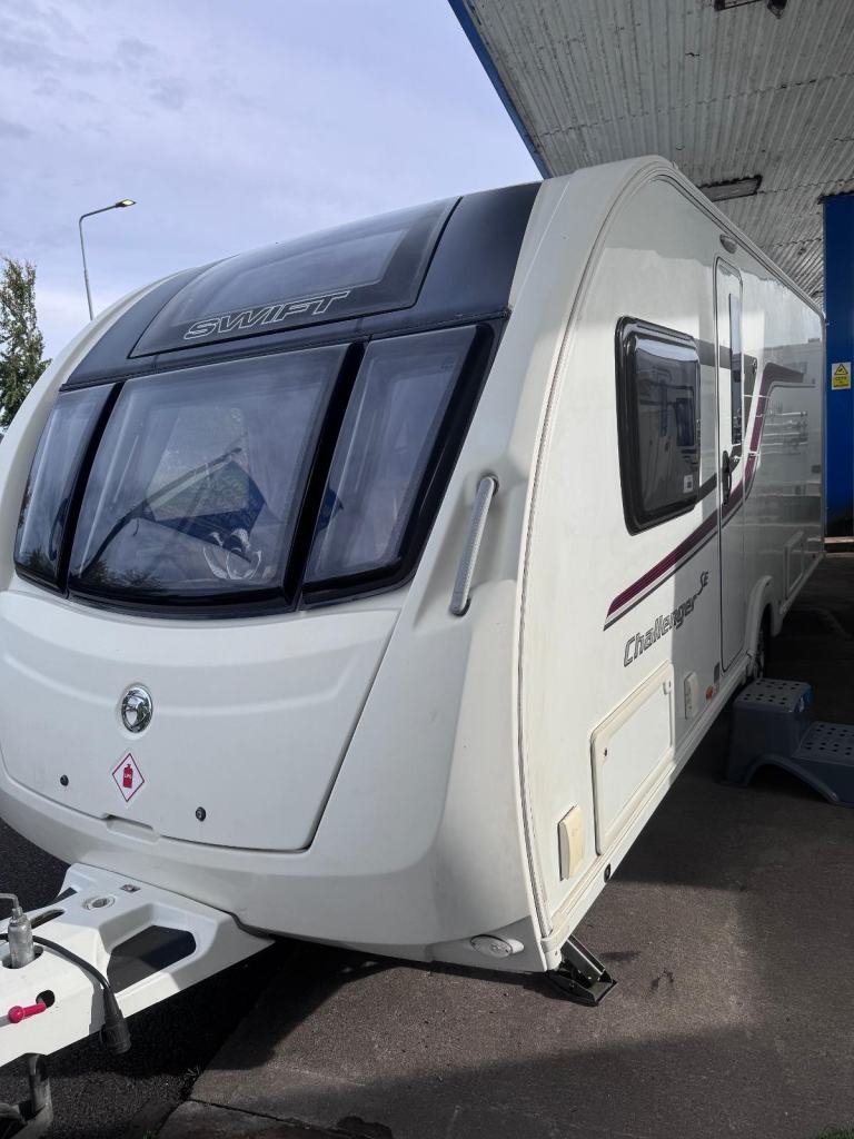 Swift Challenger 580 SE, 2015, Fixed Island bed, mover