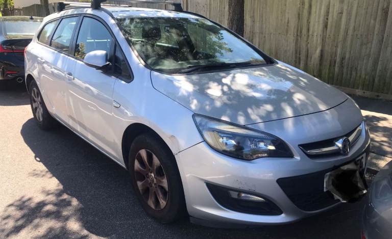 Vauxhall astra ulez free tax and mot,chain noise still drives ,in daily use 