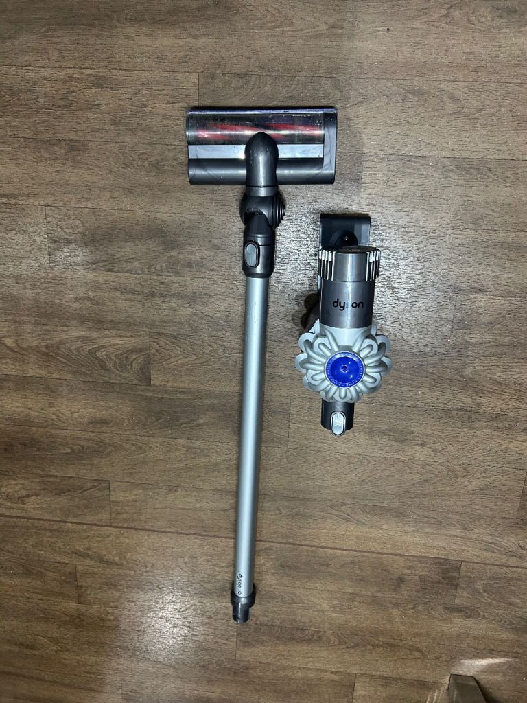 Dyson Cordless Vacuum Cleaner v6 – Good Condition