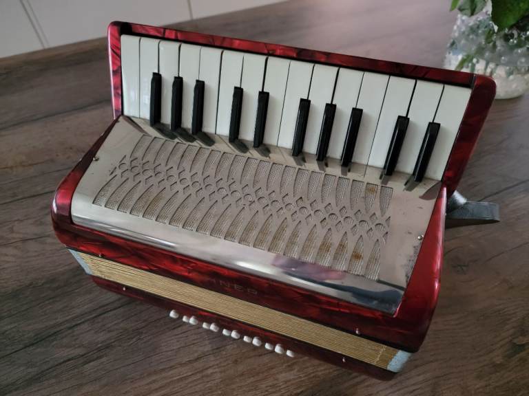 Hohner Mignon ll Accordion