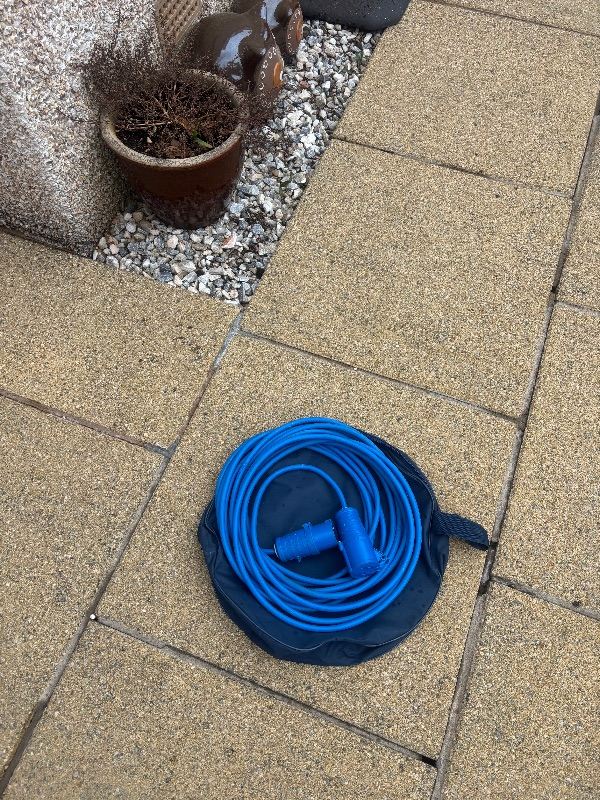 Blue main cable