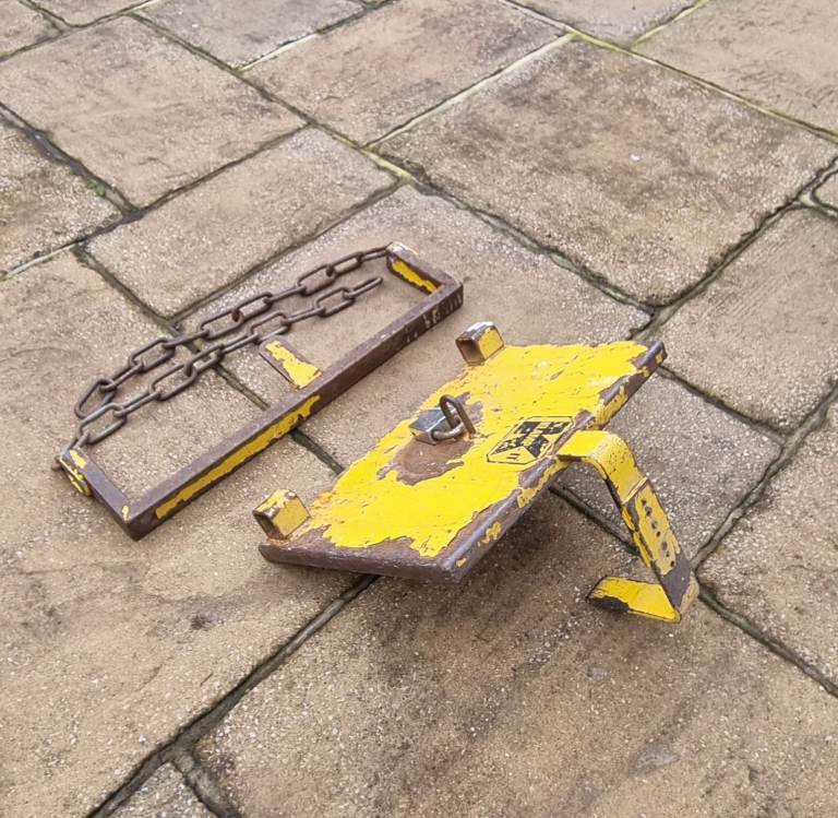 Heavy Duty Wheel Clamp With Padlock