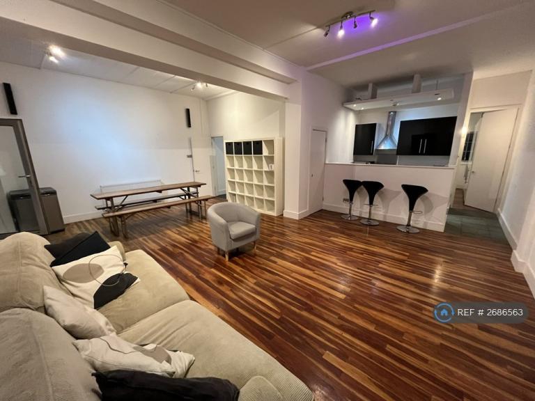 2 bedroom flat in Sunlight Square, London, E2 (2 bed) (#2686563)