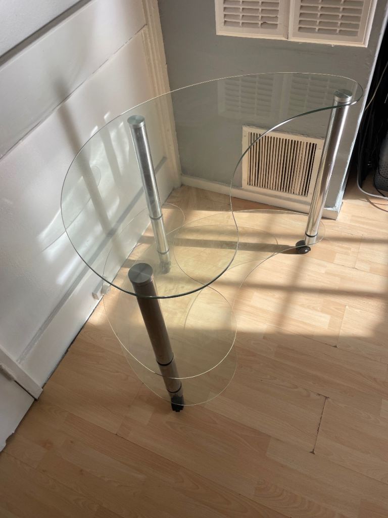 Glass desk good condition 