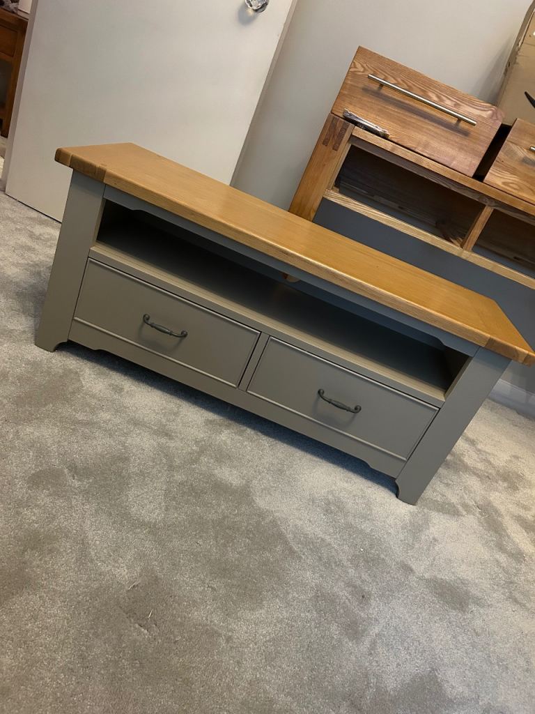 Willis and Gambier tv unit 