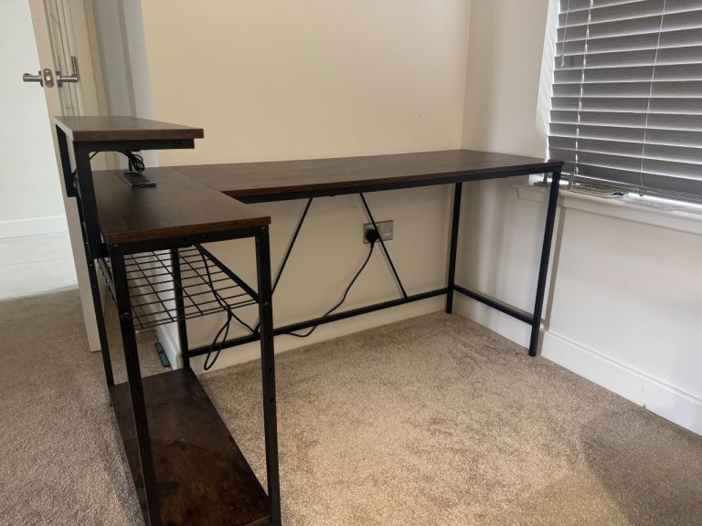 Computer desk