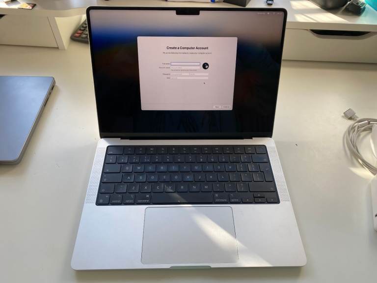 Apple Macbook Pro 14 inch 2021 M1 Pro 10 core, 16GB, 1TB SSD Laptop