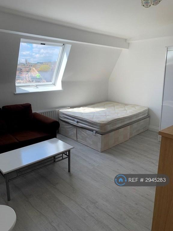 3 bedroom flat in Hornsey Road, London, N19 (3 bed) (#2945283)